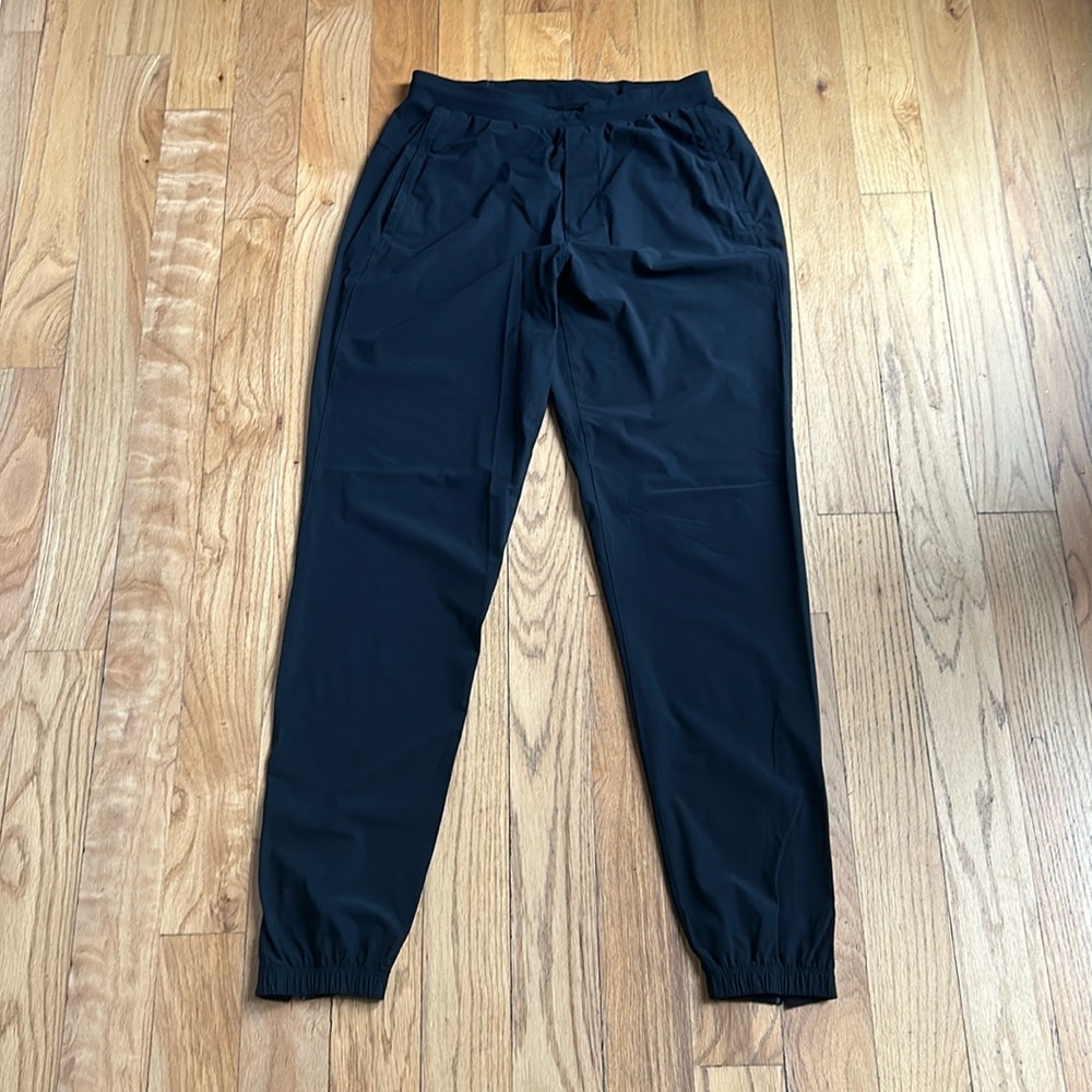 Men’s Lululemon Surge Jogger. Black. Size M